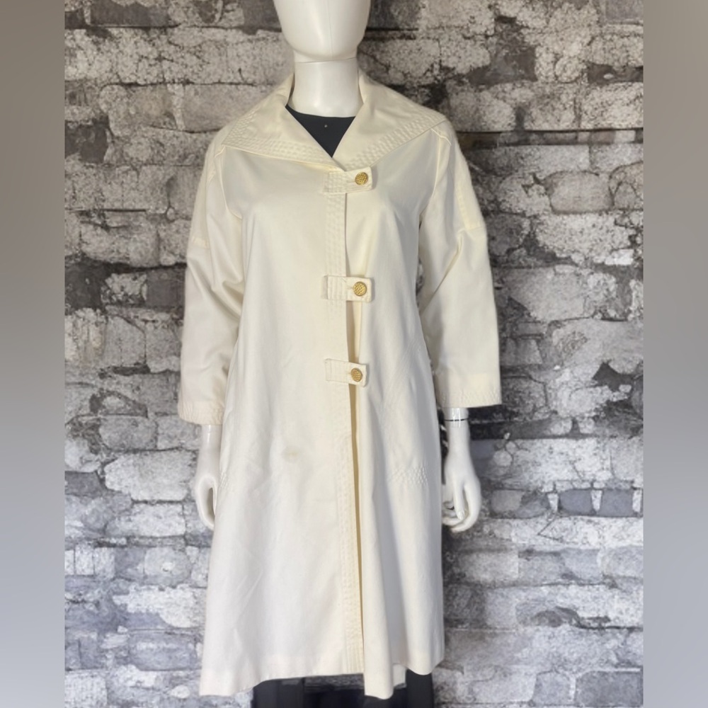 Adorable Vintage Creamy White Rain Coat - 1960s